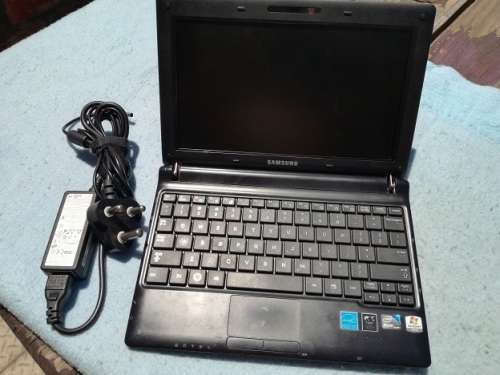 Samsung N102 - 10.1 - Atom N435 - 1 GB RAM - 320GB HD - For Spares Or Rebuild - Or Just Use