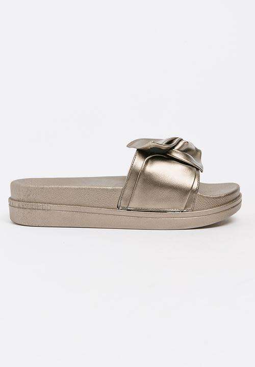 Gorgeous Metallic Pewter Coloured Bow Sliders