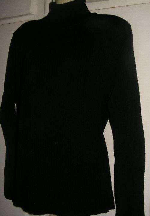 SALE!!!! BEAUTIFUL IMPORTED BLACK SWEATER (XXL)