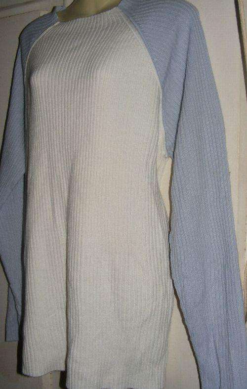 SALE!!!! BEAUTIFUL IMPORTED 2 COLOUR SWEATER (L)