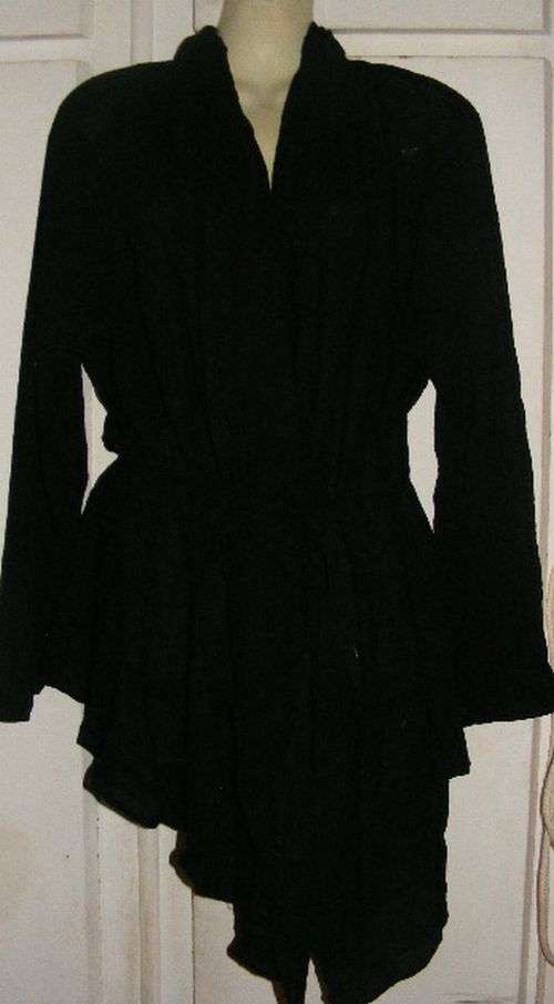 SALE!!!! GORGEOUS BLACK JACKET WITH BELT (24/48)