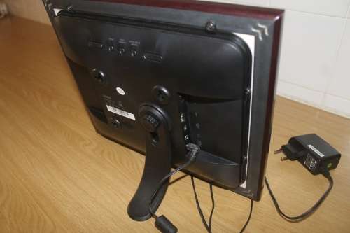 Coby 10.4 inch Digital Photo Frame (Wood). Scrolling picture frame for USB, SD, .jpg images.