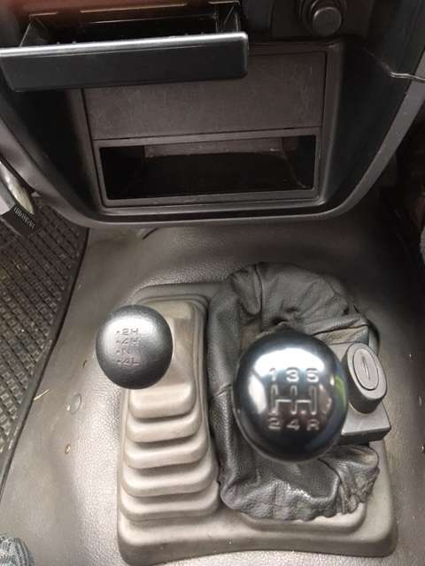 NISSAN HARDBODY 2.4 L 4 X 4