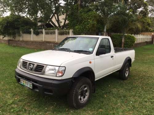NISSAN HARDBODY 2.4 L 4 X 4