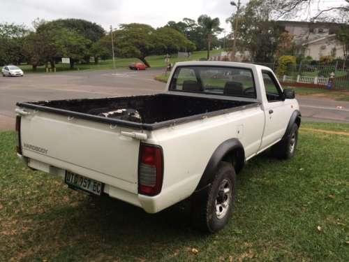 NISSAN HARDBODY 2.4 L 4 X 4