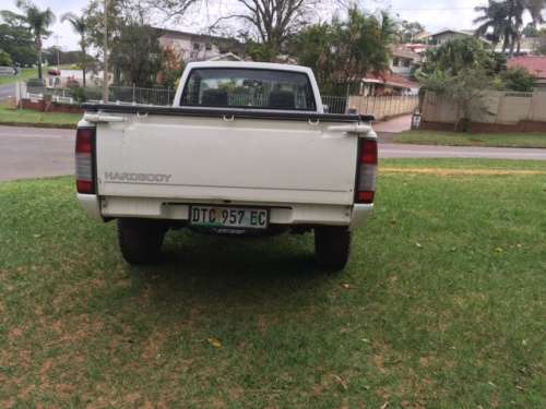 NISSAN HARDBODY 2.4 L 4 X 4