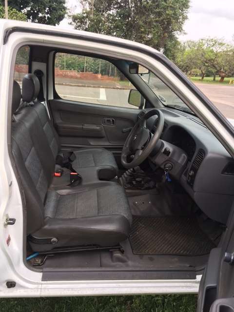 NISSAN HARDBODY 2.4 L 4 X 4