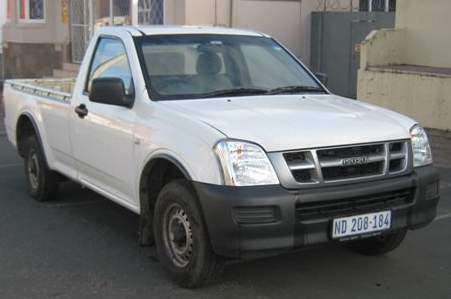 2006 ISUZU 2 L PETROL BAKKIE