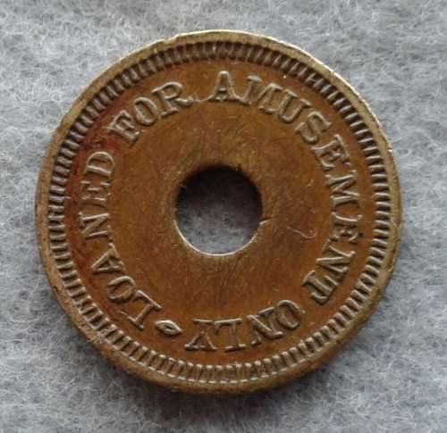 MILLS GOLDEN OFFICIAL PINBALL TOKEN  1933 + 21MM DIAMETER