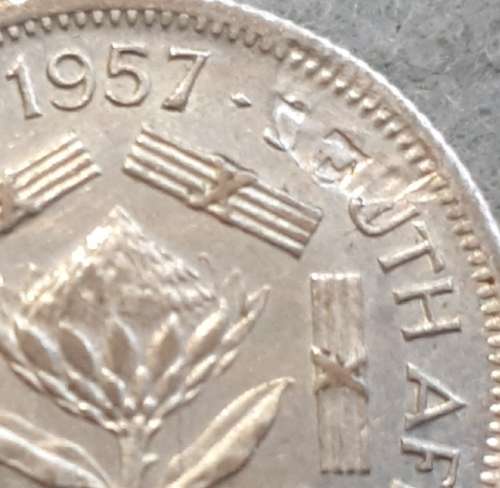1957 SAU SIXPENCE : ERROR : INTERESTING : INCUSE LETTER(S) + DIE BREAK