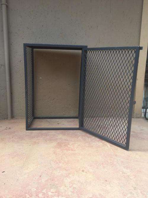 Lockable Steel Gas Cage ( Holds 2x 19Kg Gas Bottles)