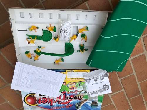 Cricket playing game AB de Villiers - full set good condition
