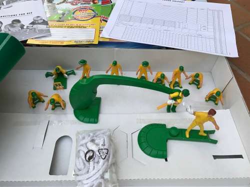 Cricket playing game AB de Villiers - full set good condition