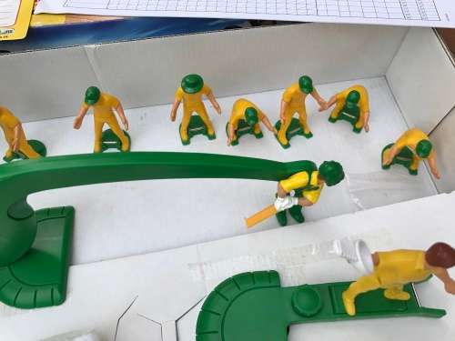 Cricket playing game AB de Villiers - full set good condition