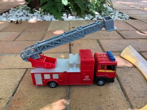 4 fantastic fire engines for layout or display