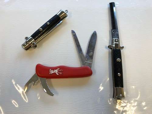 Pretend playing plastic knives - press button turns into comb