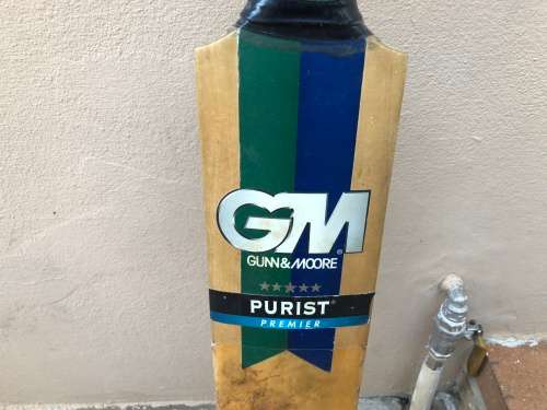 GM Purist - Very nice cricket bat at giveaway price - just needs a new grip - looks like size 5 or 6