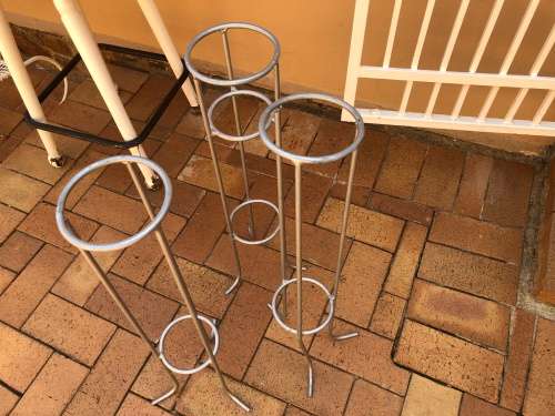 3 x nice steel stands to keep items standing up or for display