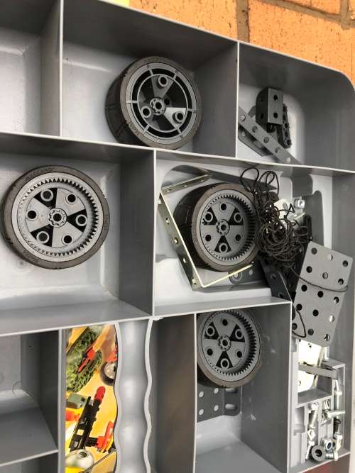 Lovely and large Meccano case with meccano pieces