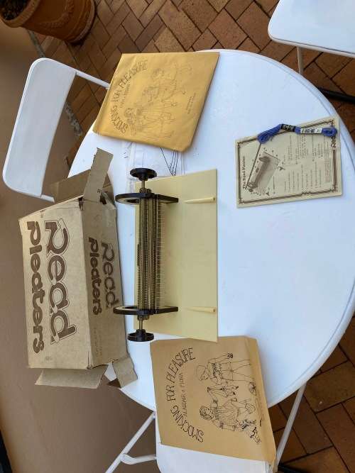 Vintage smocking machine - excellent