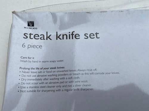 Brand new set of 6 steak knives good quality