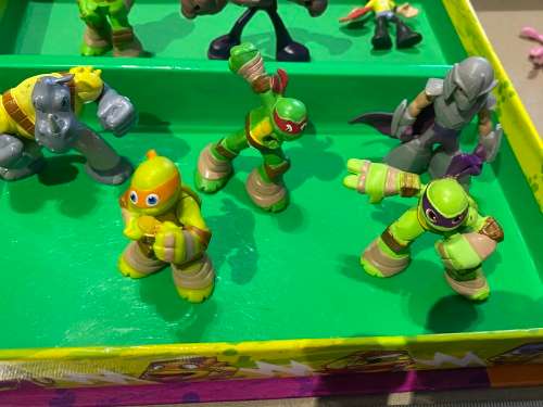 Teenage Mutant Ninja Turtles Book with figures - lovely with play mat
