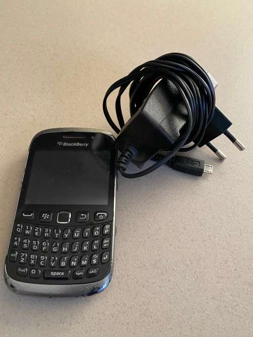 Blackberry Phone with Charger - cheap and works