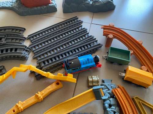 Thomas Train Set with trains, tracks and nice scenery