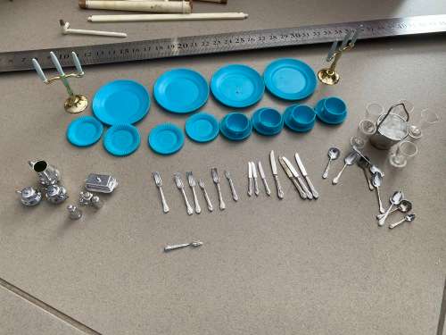 Amazing vintage Sindy boxed dining chairs and plates and cutlery etc. - box in excellent condition