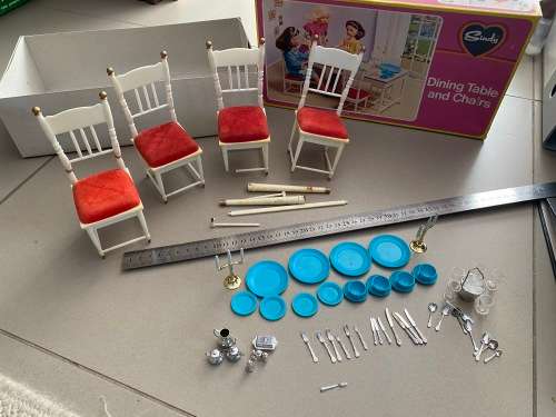 Amazing vintage Sindy boxed dining chairs and plates and cutlery etc. - box in excellent condition