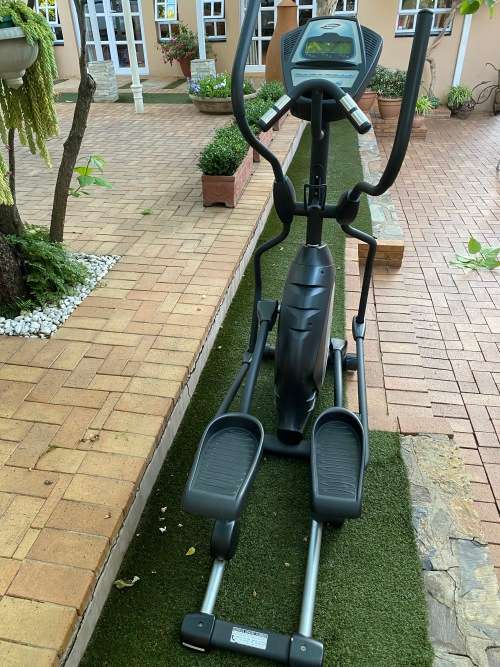REDUCED - SALE - Spirit ET850 Elliptical Trainer - needs sensor replacement - excellent condition