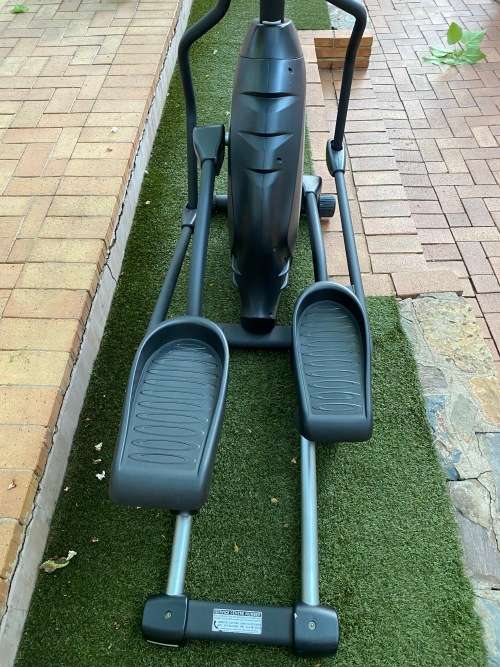 REDUCED - SALE - Spirit ET850 Elliptical Trainer - needs sensor replacement - excellent condition