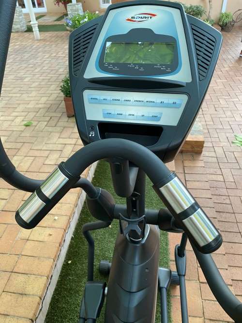 REDUCED - SALE - Spirit ET850 Elliptical Trainer - needs sensor replacement - excellent condition