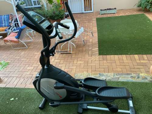 REDUCED - SALE - Spirit ET850 Elliptical Trainer - needs sensor replacement - excellent condition