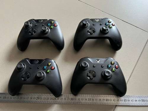 4 x Xbox One Controllers - for spares