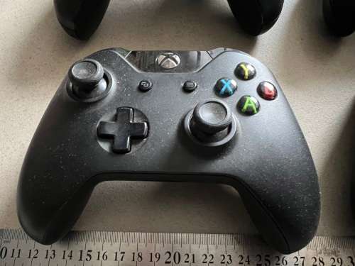 4 x Xbox One Controllers - for spares
