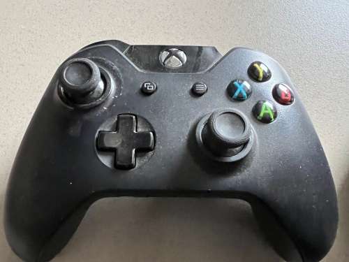 4 x Xbox One Controllers - for spares