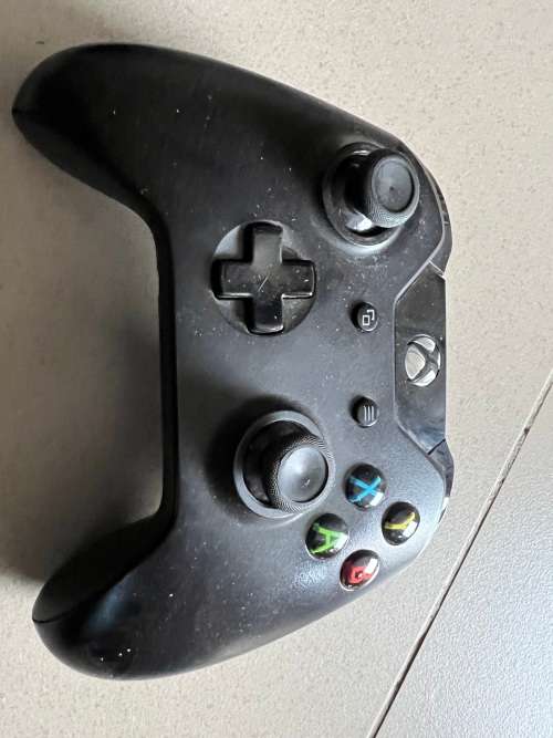 4 x Xbox One Controllers - for spares