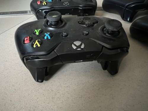 4 x Xbox One Controllers - for spares