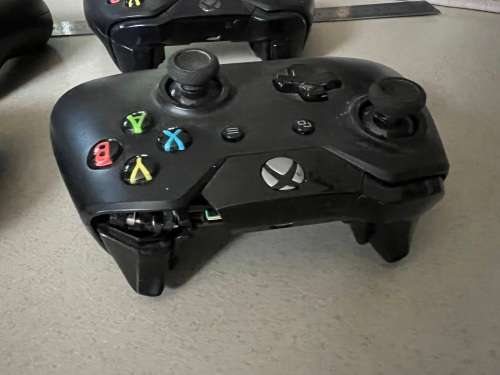 4 x Xbox One Controllers - for spares