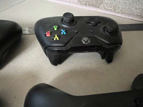 4 x Xbox One Controllers - for spares