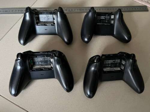 4 x Xbox One Controllers - for spares
