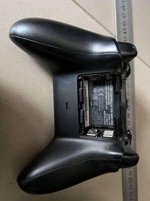 4 x Xbox One Controllers - for spares