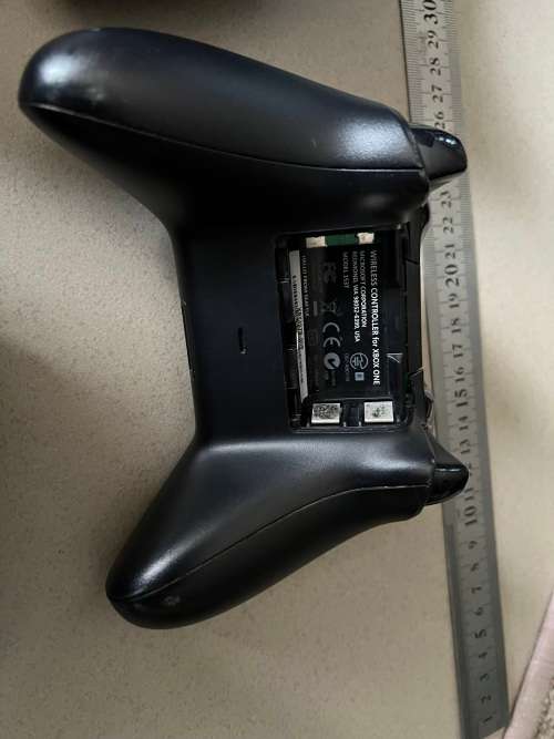 4 x Xbox One Controllers - for spares