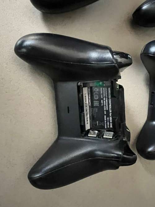 4 x Xbox One Controllers - for spares