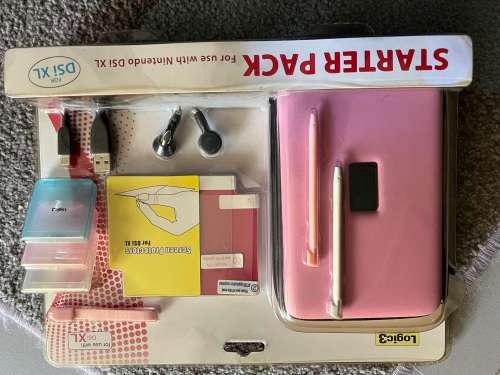 Nintendo DSI Starter pack - case, ear phones, screen protectors