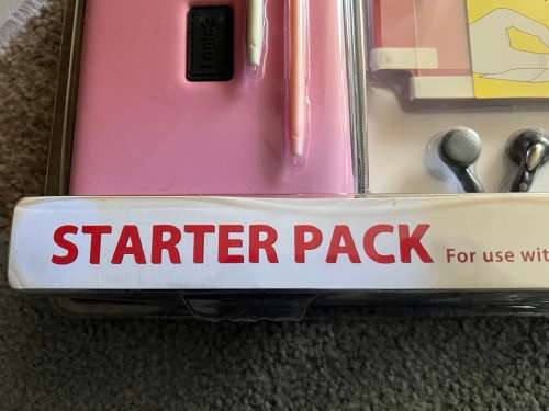 Nintendo DSI Starter pack - case, ear phones, screen protectors