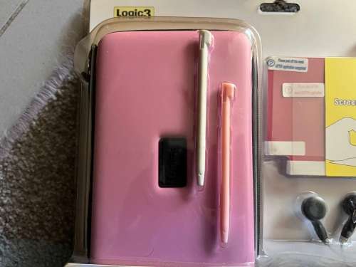Nintendo DSI Starter pack - case, ear phones, screen protectors