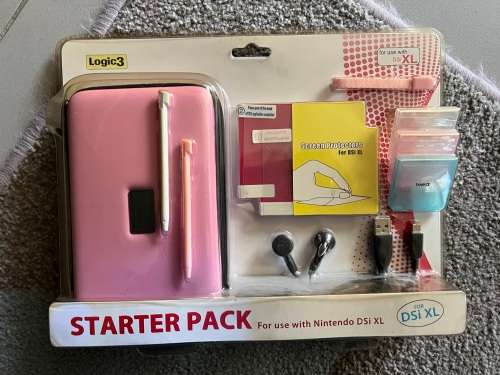 Nintendo DSI Starter pack - case, ear phones, screen protectors