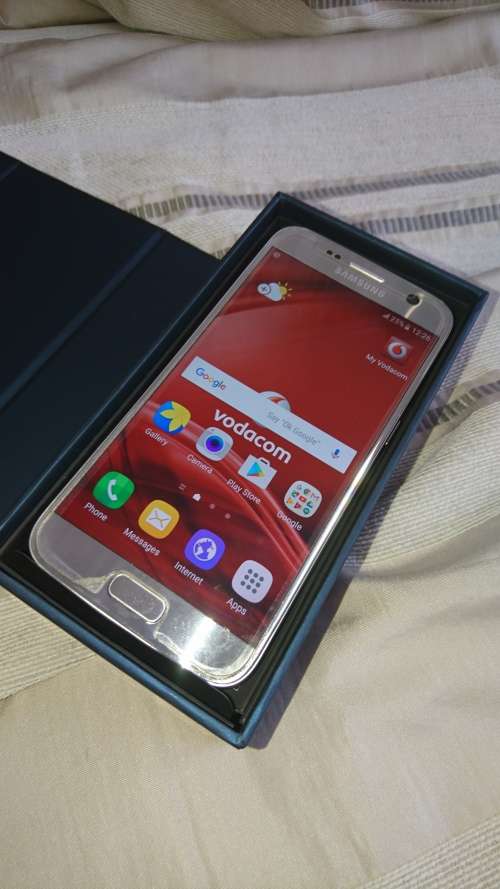 Samsung Galaxy S7 - Silver Titanium -  32 gig 100% working condition